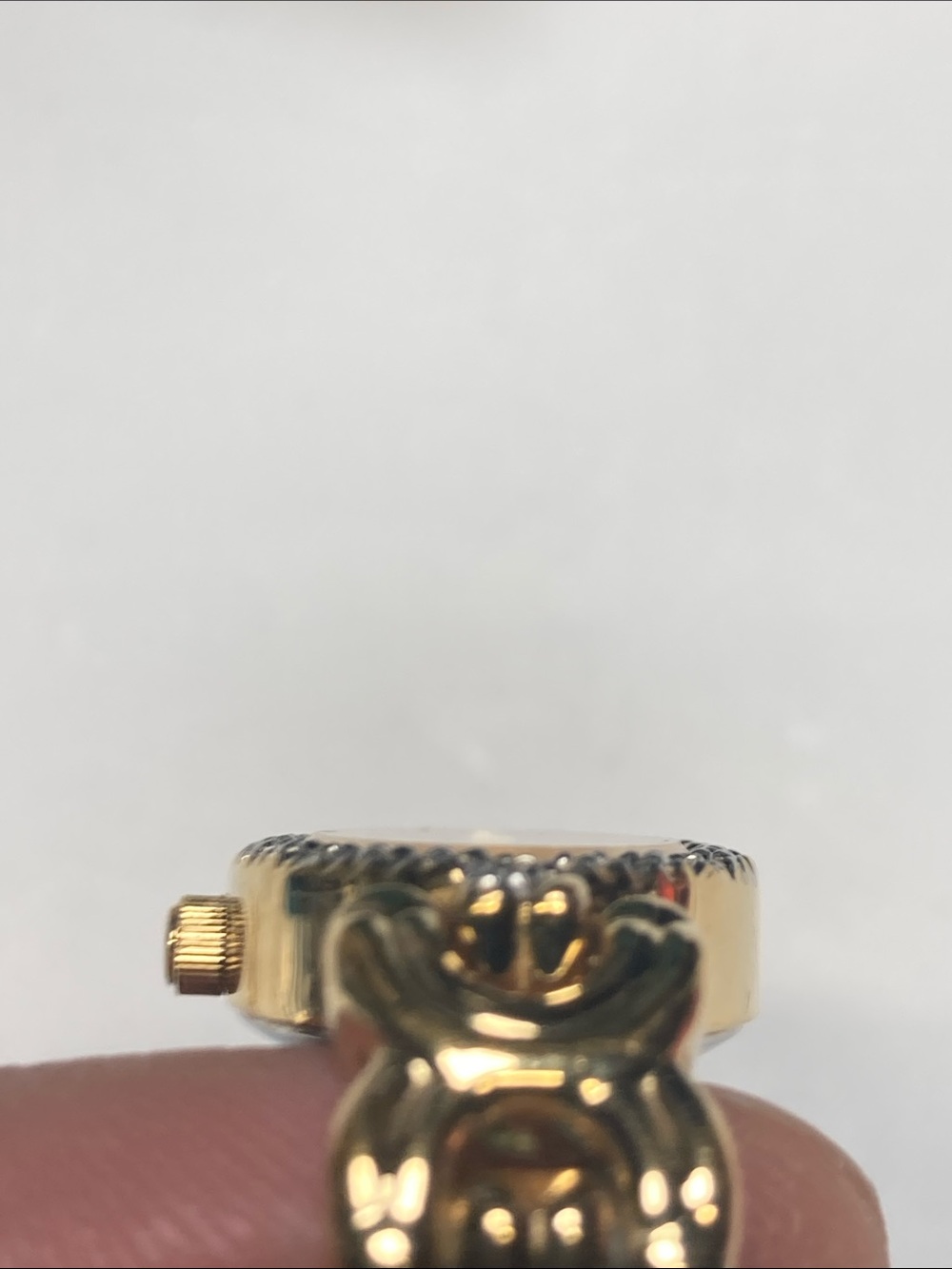 Vintage Bulova Gold Tone Ladies Bracelet Watch with shell dial, new battery - Picture 14 of 17